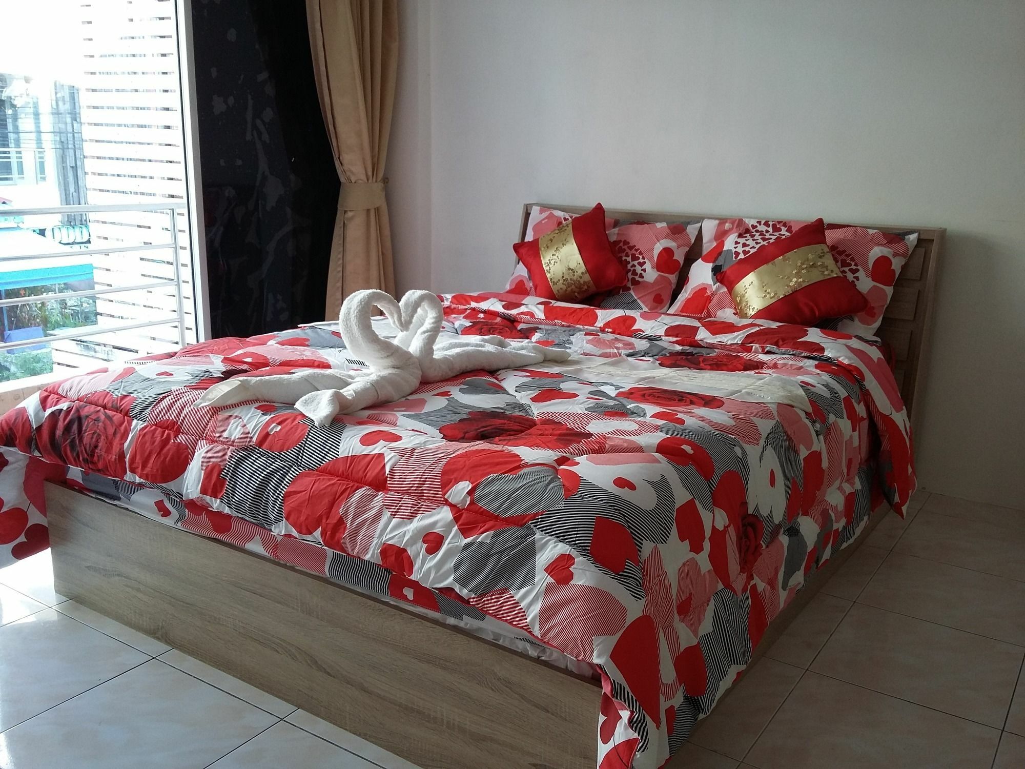Sunshine Guesthouse Patong Exterior photo